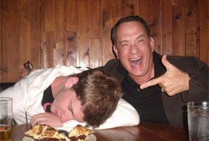 Sacate una foto con Tom Hanks borracho