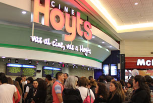 Hoyts combate las filas