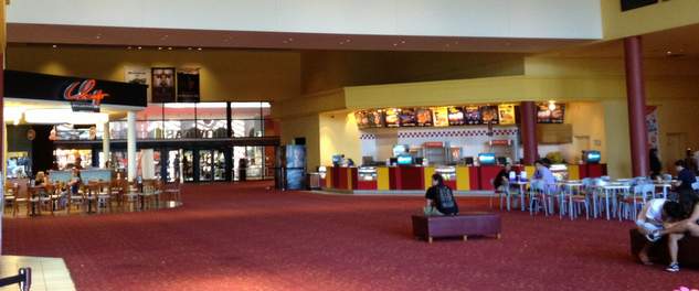 Algunos cines fueron obligados a cerrar por el sindicato en la noche del sábado