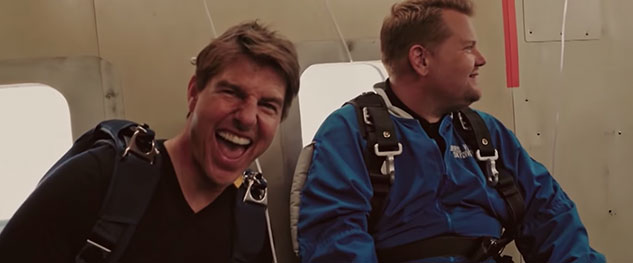 Tom Cruise logra que James Corden se tire de un avión