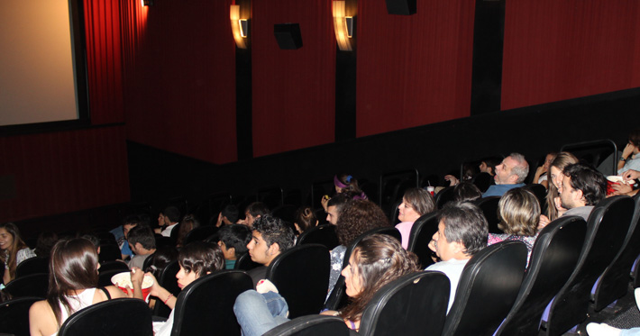 2022 vs 2021: casi 400 salas más de cine funcionando